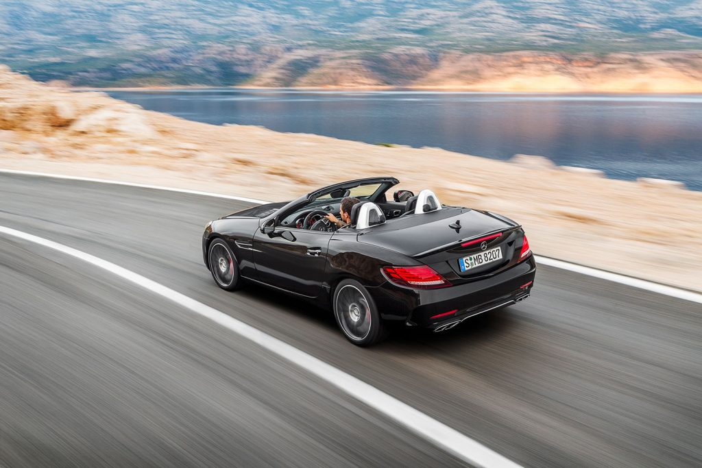 O AMG SLC 43 gasta apenas 4,7 segundos para chegar aos 100km/h