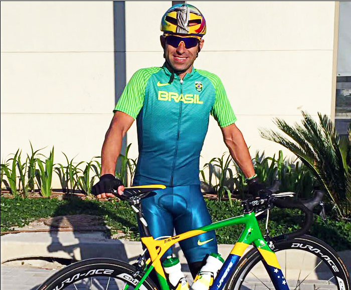 Murilo Fischer, com seu capacete em homenagem ao Rio/Cristo Redentor