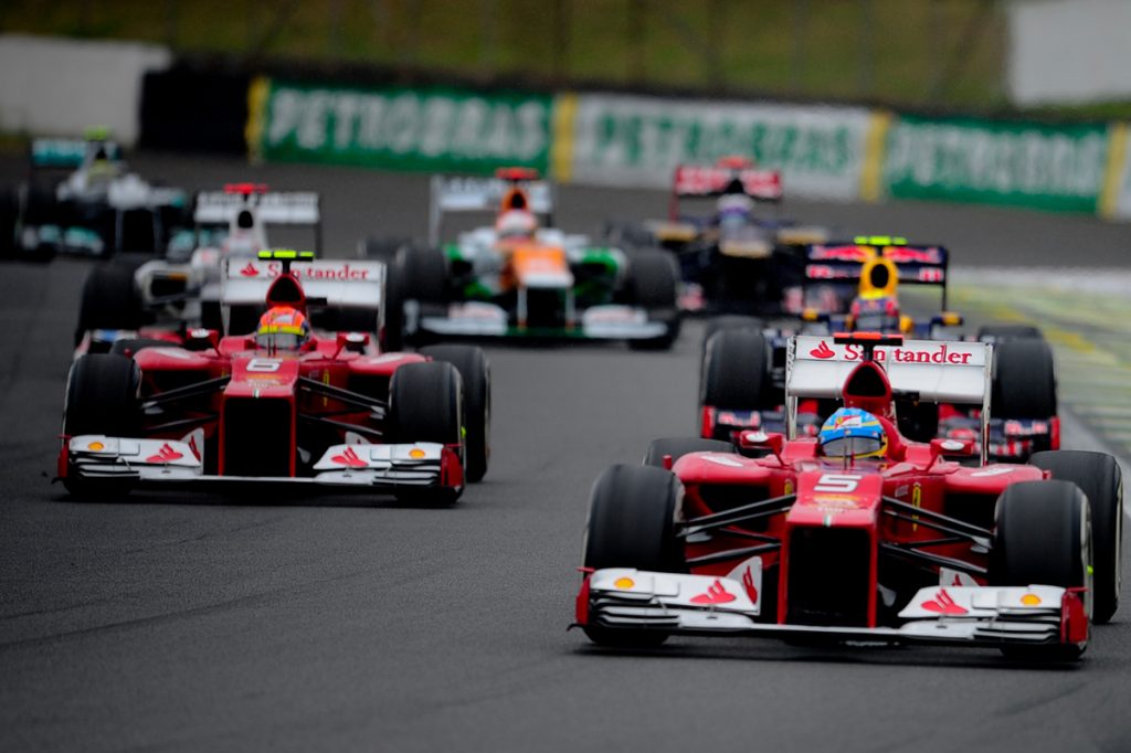 O vídeo vencedor tem direito a dois ingressos para assistir ao GP Brasil de Fórmula-1, em novembro