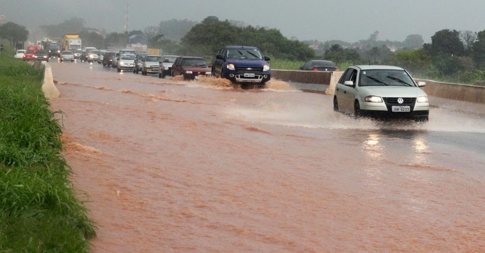 Se os pneus estiverem desgastados, não há EBD, ABS ou ESP que seja eficiente em situações de emergência, como em dias de chuva