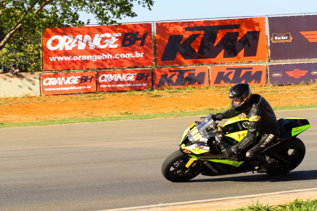 As duas baterias de motos foram disputadas no domingo