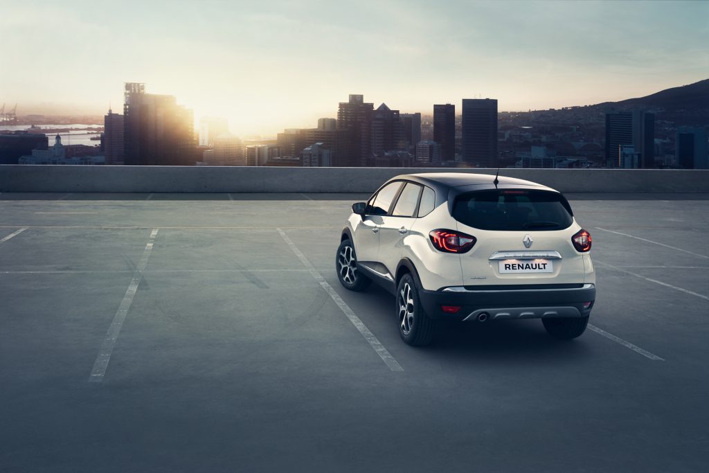 CAPTUR - A Renault estreia o SUV Captur, produzido no Paraná que se destaca pelo design francês e opções de motor 1.6 SCe com câmbio manual e outras duas com o câmbio CVT X-Tronic, além da versão 2.0 e câmbio automático.