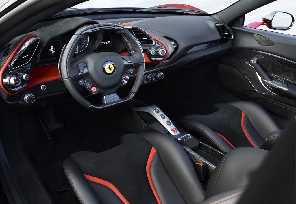 160713-car-ferrari_j50_int_01