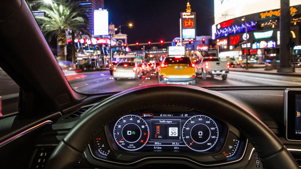 "Tempo para o verde" no Audi virtual cockpit. O motorista fica sabendo quando a luz muda de vermelha para verde