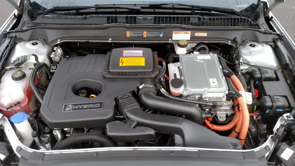 A propulsão híbrida une um motor 2.0 a gasolina a outro elétrico que, juntos, produzem 190cv de potência