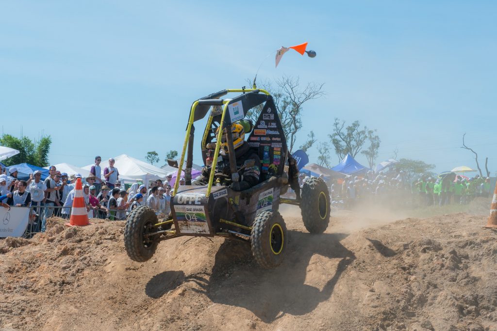 Com duas equipes, Mangue Baja 1 e Mangue Baja 2, a UFPE levou o 1º e o 3º lugar na competição nacional