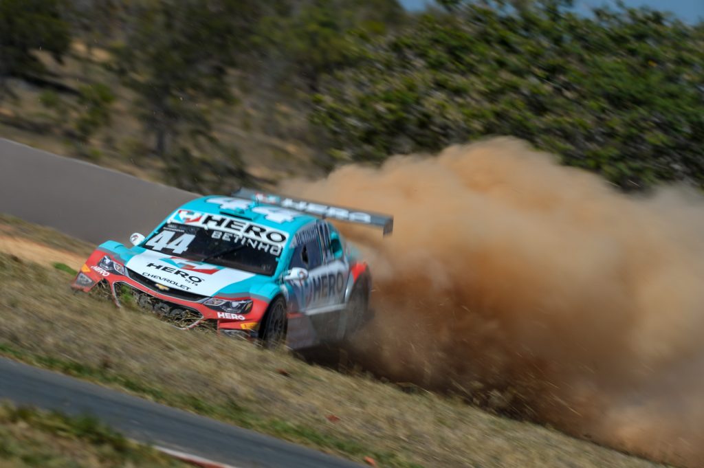 Alguns acidentes, sem gravidade, fizeram com que o Safety-Car interrompesse a prova por algumas vezes, sobretudo na primeira corrida