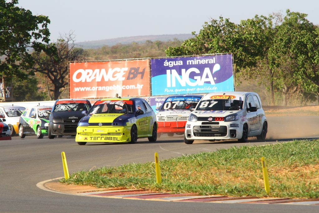 O Campeonato Mineiro de Marcas e Pilotos promete disputas acirradas na pista, apesar do favoritismo do atual campeão Gustavo Mascarenhas