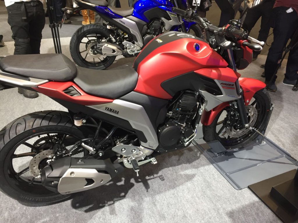 Fazer 250: Modelo famoso da Yamaha foi inteiramente remodelado, traz um design impactante e arrojado, e sistema ABS de freios. O farol inteiramente em LED e o painel digital mais completo são alguns dos atributos desta 250cc. (Foto Yamaha/Divulgação)