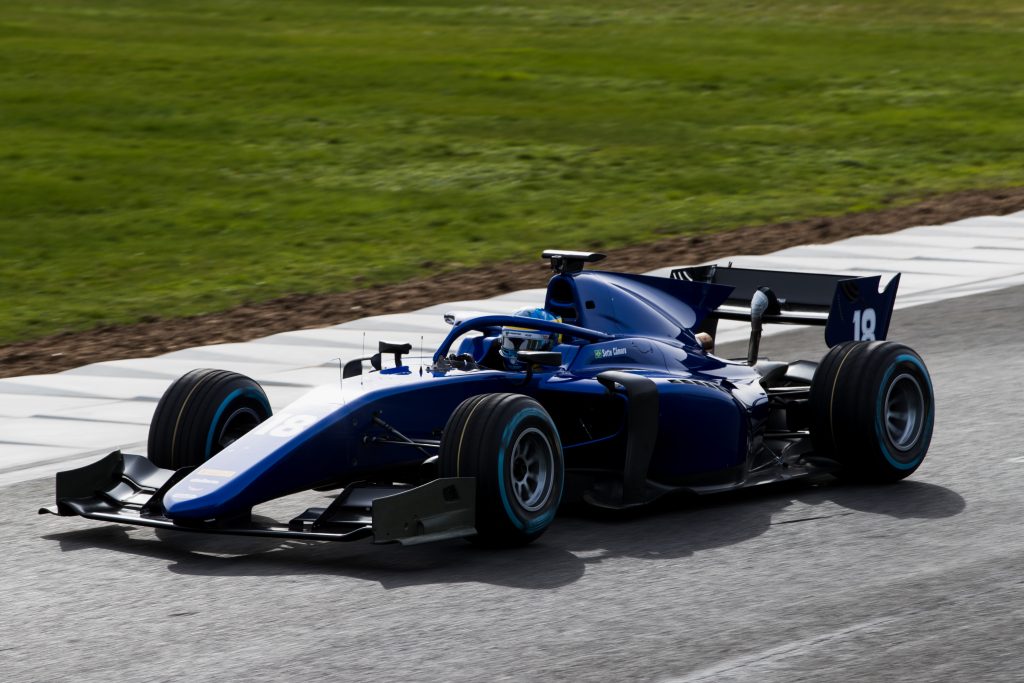 Os engenheiros da equipe do piloto mineiro acreditam que o carro novo será em média um segundo mais veloz dependendo do circuito