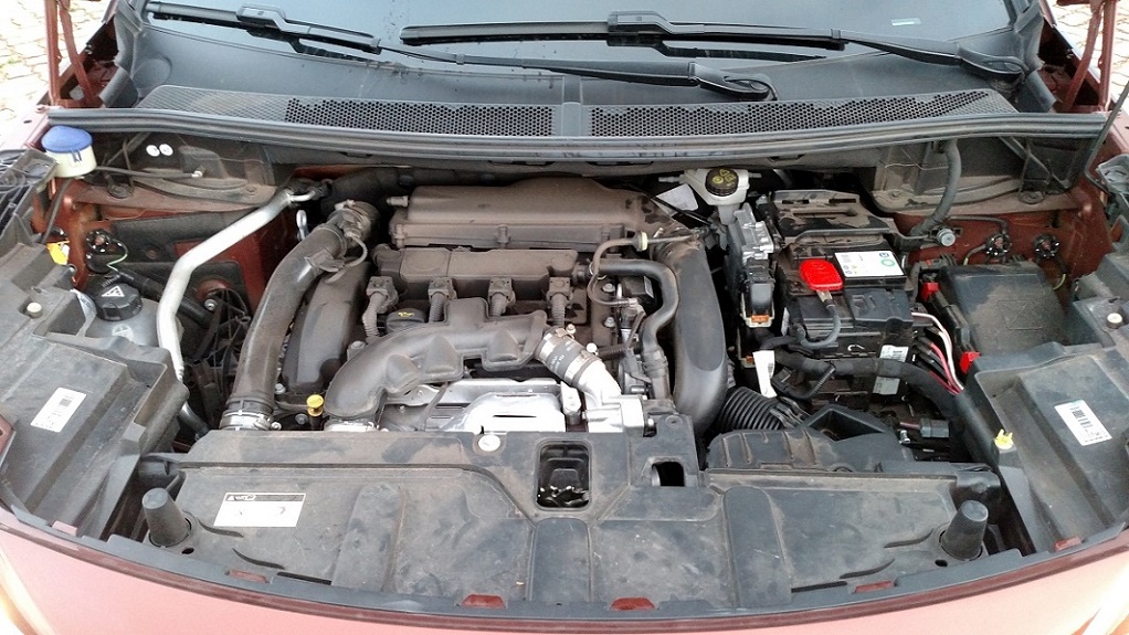 Motor é o já conhecido e eficiente 1.6 THP (turbo e injeção), que rende 165cv
