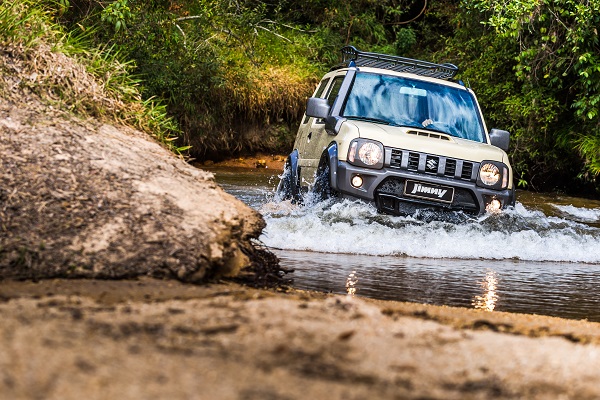 Transpor obstáculos está no DNA do Jimny Desert, da Suzuki