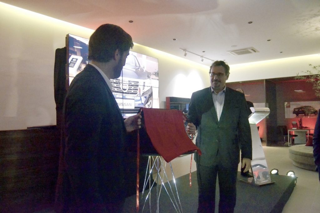 O diretor da Carbel Japão, Pedro Pentagna Guimarães e o presidente da Nissan do Brasil, Marco Silva na inauguração da nova loja (Foto: Felipe Guimarães)