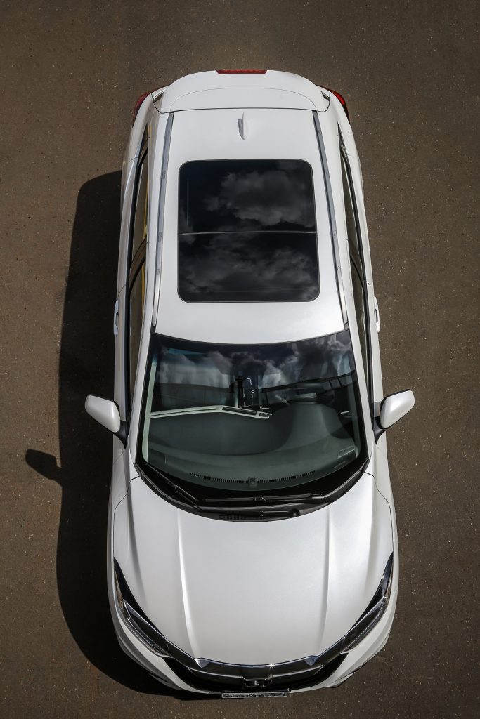 Teto solar panorâmico é exclusivo da versão Touring (Foto: Honda/Divulgação)