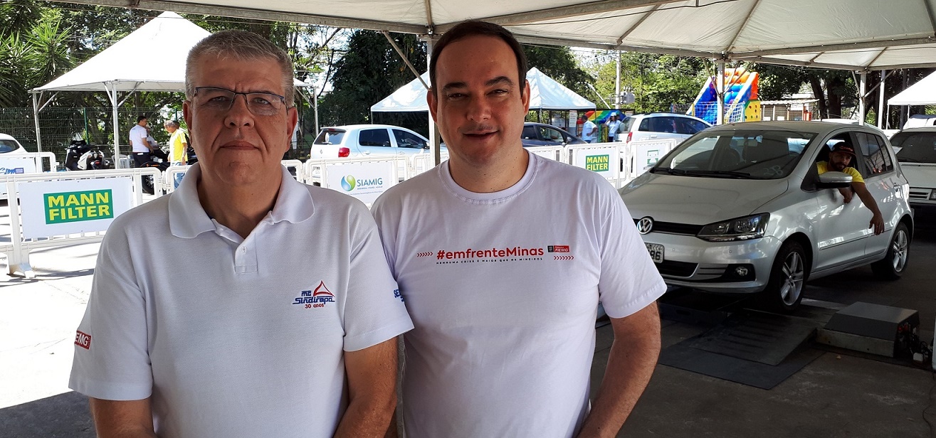 Alexandre Mol, presidente do Sindicato da Indústria de Reparação de Veículos do Estado de Minas Gerais - Sindirepa-MG; e Flávio Roscoe, presidente da Fiemg (Foto: Eduardo Aquino)