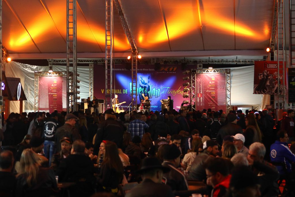 Shows de blues e rock foram atrações na área da praça de alimentação montada para o evento