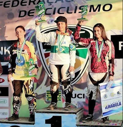 A biker mineira Barbara Jechow (número 1 do pódio) foi a vencedora da prova no Rio Grande do Sul