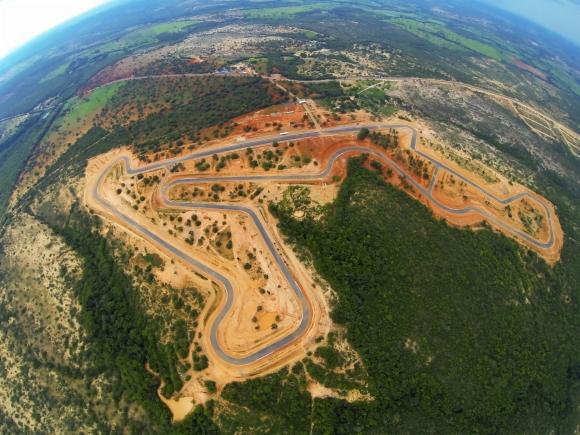 Imagem aérea da pista mineira, que tem 4.400 metros de extensão e 18 curvas 
