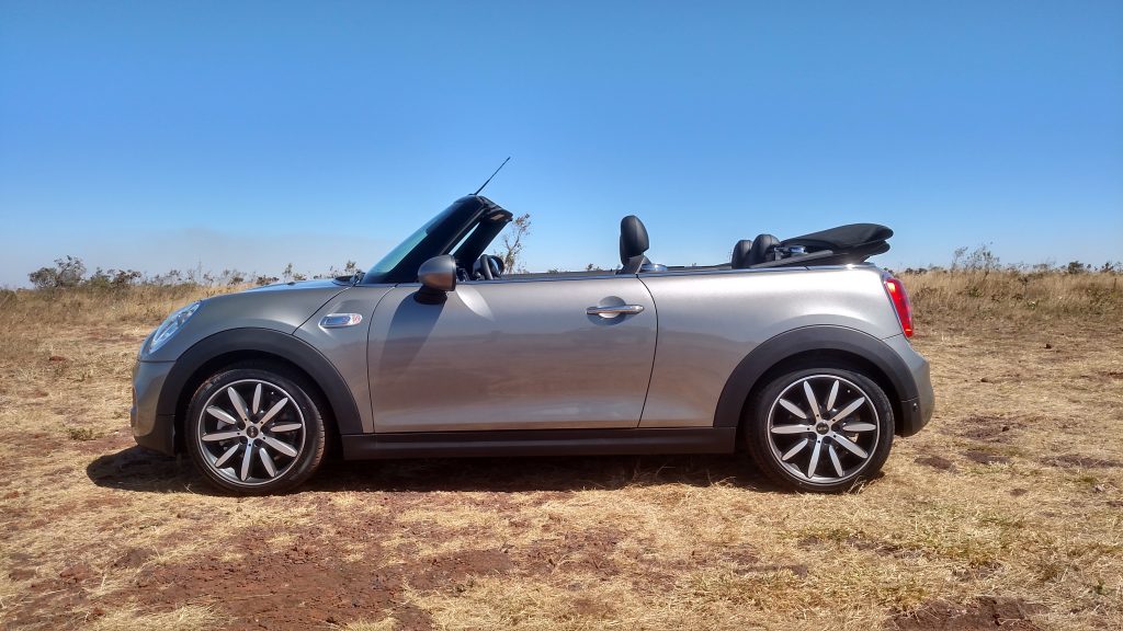 No dia do test drive, céu sem nenhuma nuvem foi ideal para curtir o novo Mini Cabrio 