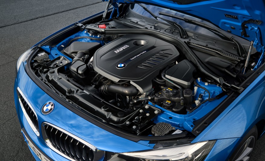 A gama de três motores a gasolina é totalmente novae a opção mais apimentada desenvolve 326cv de potência