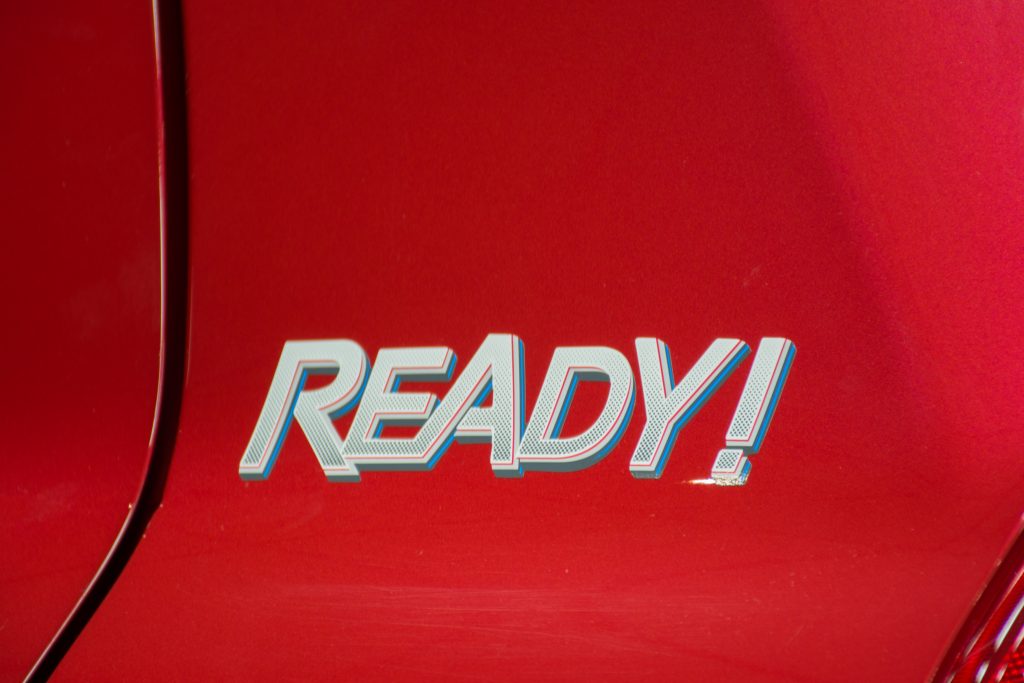 Além de frisos laterais na cor do carro, a série especial tem adesivo lateral com o nome Ready
