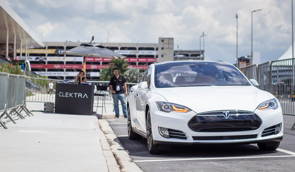 Model S da Tesla: um carro sem motor, que pode ser equipado com diversas potências de bateria