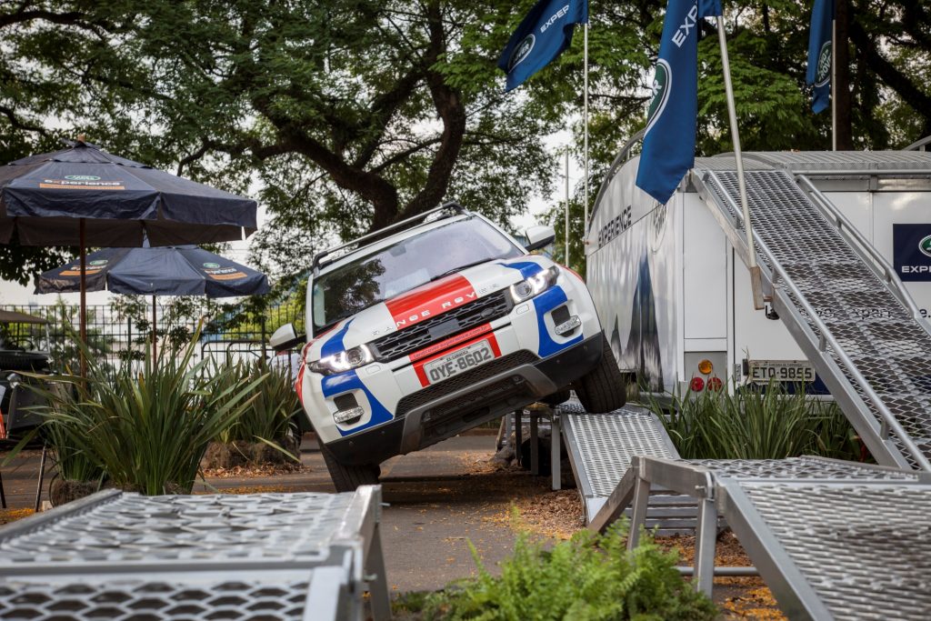 A Land Rover vai montar uma pista com estruturas que simulam variados obstáculos fora de estrada