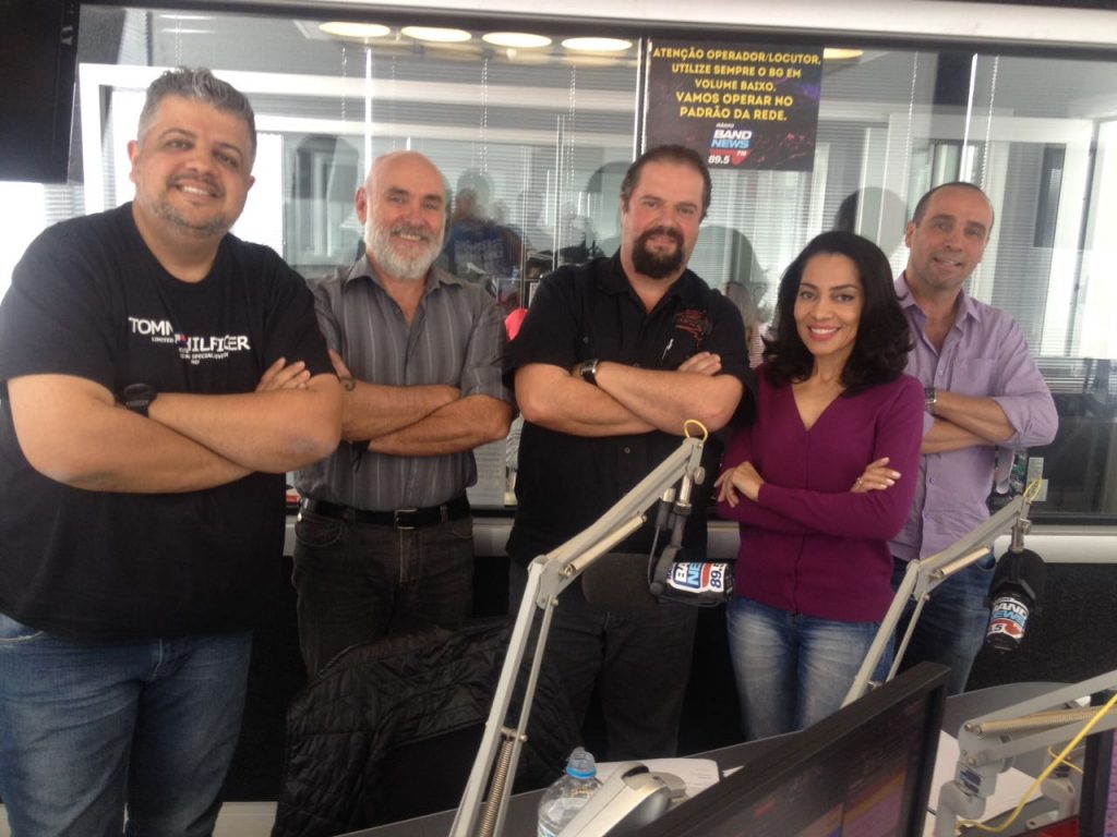 Héverton Guimarães, Ike Yagelovic, Luís Otávio Pires, Luciana Vianna e Eduardo Aquino, durante o bate-papo na BandBews FM