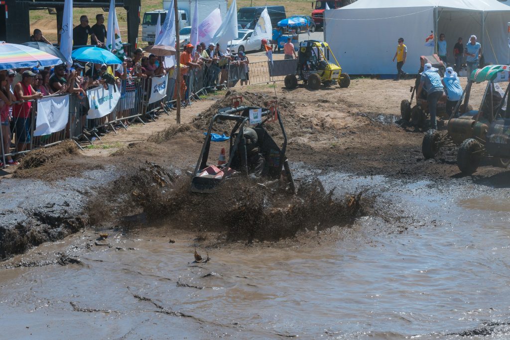 Bajeiros enfrentaram lama no Enduro, prova mais esperada da Competição Baja SAE BRASIL-PETROBRAS 