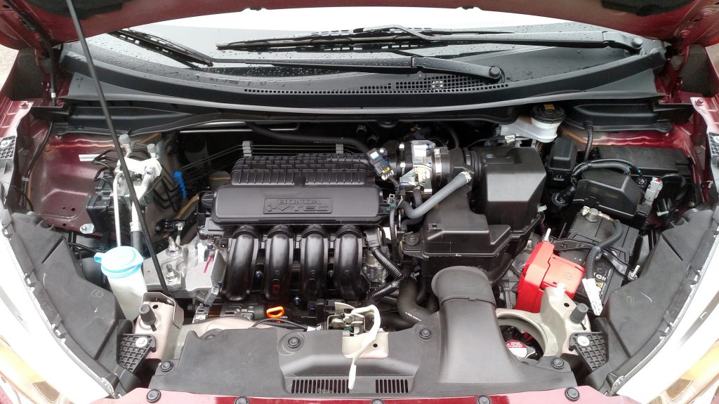 Motor 1.5 tem sistema i-VTEC de controle eletrônico de válvulas e gera potências de 115cv com gasoline e 116cv com etanol