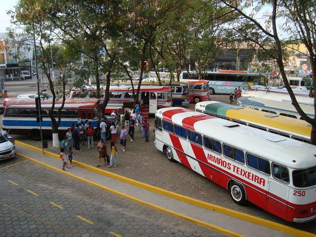 Cerca de 30 ônibus, em excelente estado de conservação, são atrações no encontro da confraria em Pará de Minas