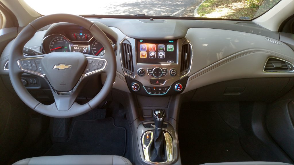 Volante agrupa vários comandos e sistema multimídia aceita Android Auto ou Apple CarPlay