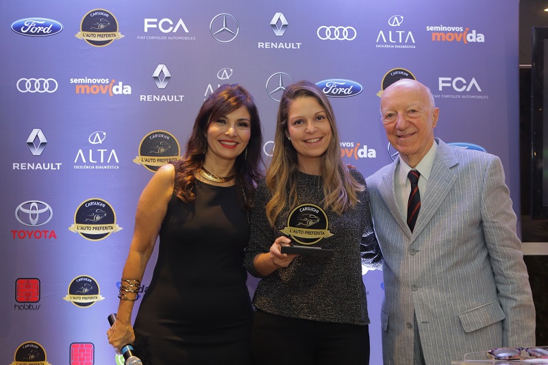 Tatiana Carvalho, da FCA, recebe prêmio Pick-up média