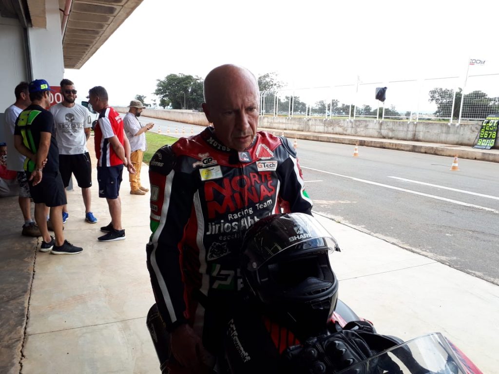 Velocidade não tem idade: o piloto Jirios Abboud, de 59 anos, é campeão mineiro e brasileiro de Motovelocidade na categoria 1.000cc 