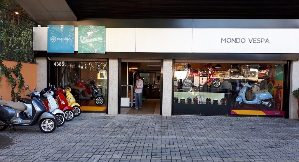 A Mondo Vespa distribui com exclusividade os modelos da marca italiana em Minas (Foto: Eduardo Aquino)