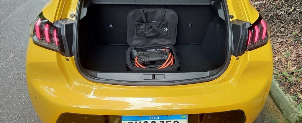  e-208 GT porta-malas