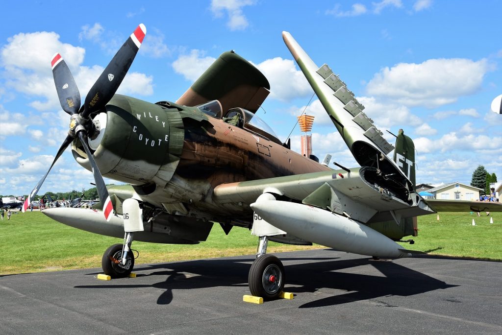 Douglas A-1 Skyraider frente