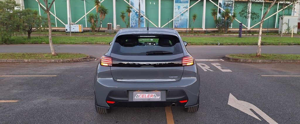 O atributo alt desta imagem está vazio. O nome do arquivo é Teste-Peugeot-208-GT-5-1024x425.jpg