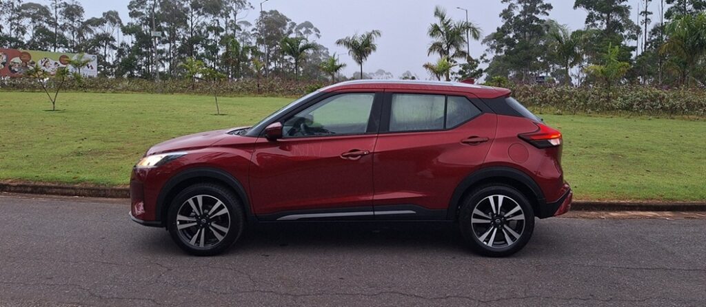 O atributo alt desta imagem está vazio. O nome do arquivo é Teste-Nissan-Kicks-Play-3-1-1024x446.jpg