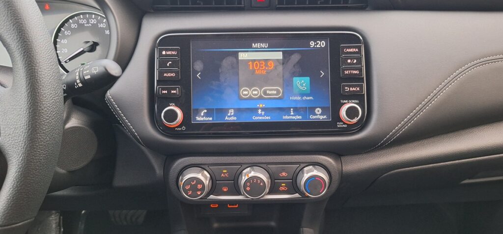 O atributo alt desta imagem está vazio. O nome do arquivo é Teste-Nissan-Kicks-Play-7-1024x477.jpg