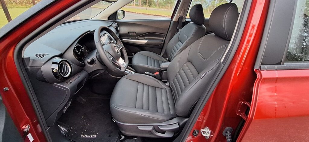 O atributo alt desta imagem está vazio. O nome do arquivo é Teste-Nissan-Kicks-Play-8-1024x473.jpg