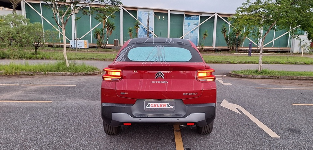 O atributo alt desta imagem está vazio. O nome do arquivo é Teste-Citroen-Basalt-Shine-5.jpg