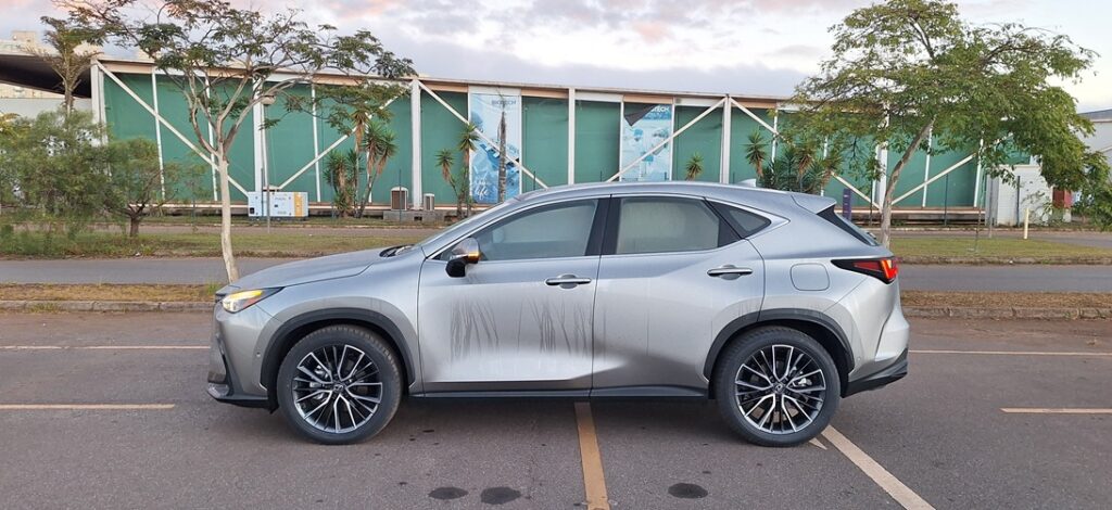 O atributo alt desta imagem está vazio. O nome do arquivo é Teste-Lexus-NX450h-AWD-3-1024x470.jpg