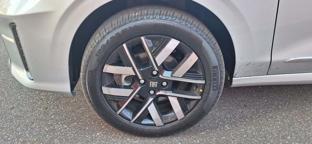 O atributo alt desta imagem está vazio. O nome do arquivo é Teste-Fiat-Cronos-Precision-13-1024x472.jpg