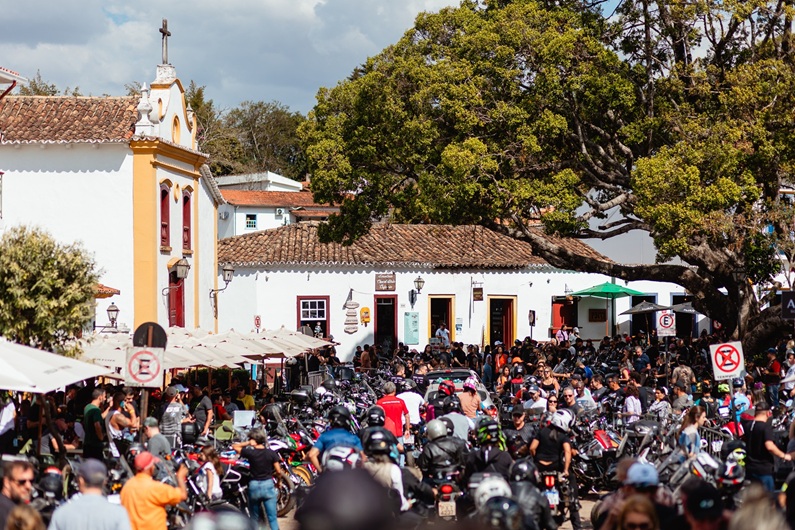 O atributo alt desta imagem está vazio. O nome do arquivo é Bike-Fest-Tiradentes-2025-Foto-Tribus-Studio.jpg